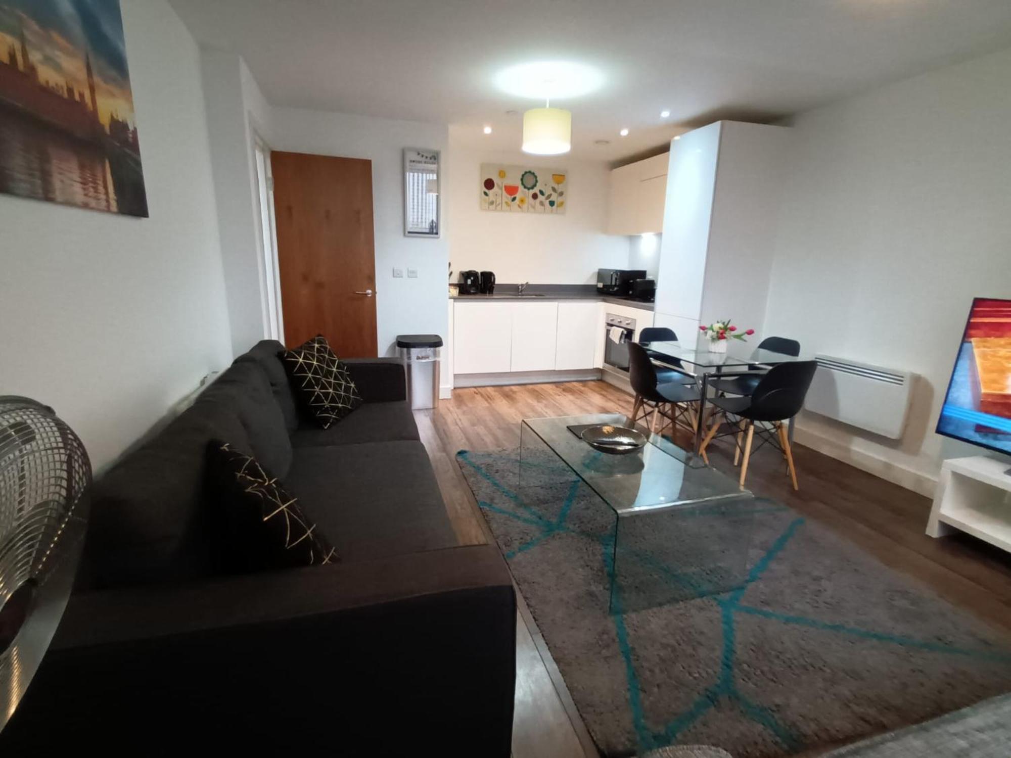 Kcs Broad Street Apartment Бирмингем Экстерьер фото